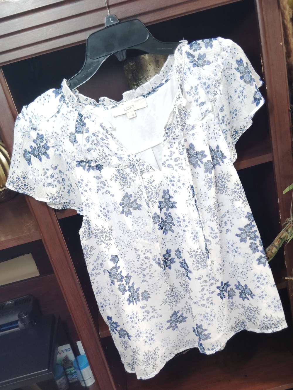 LOFT White Floral Flutter-Sleeve Blouse with Blue Print
